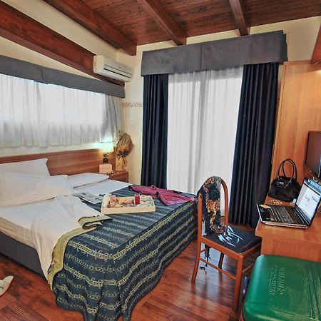 Hotel Aurora Wellness & Spa Tivoli Terme Bagian luar foto