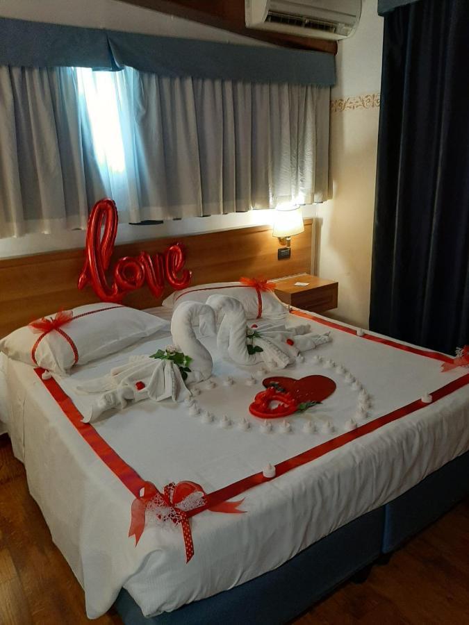 Hotel Aurora Wellness & Spa Tivoli Terme Bagian luar foto