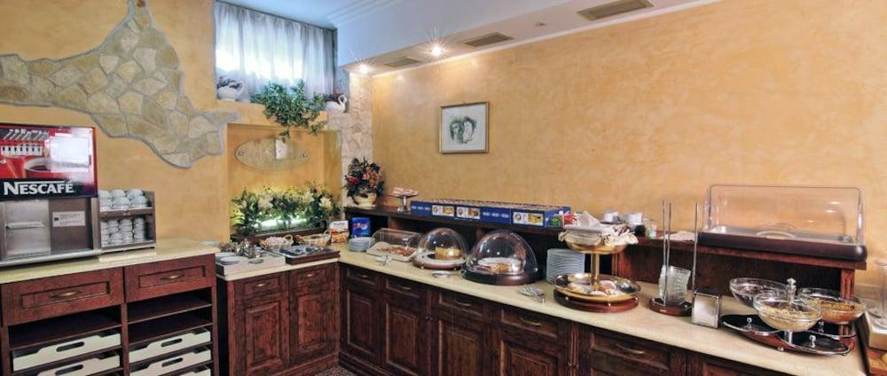 Hotel Aurora Wellness & Spa Tivoli Terme Bagian luar foto