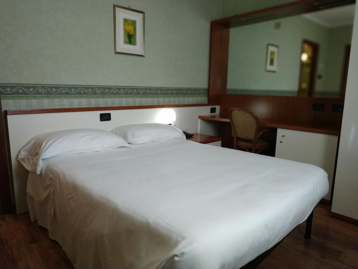 Hotel Aurora Wellness & Spa Tivoli Terme Bagian luar foto